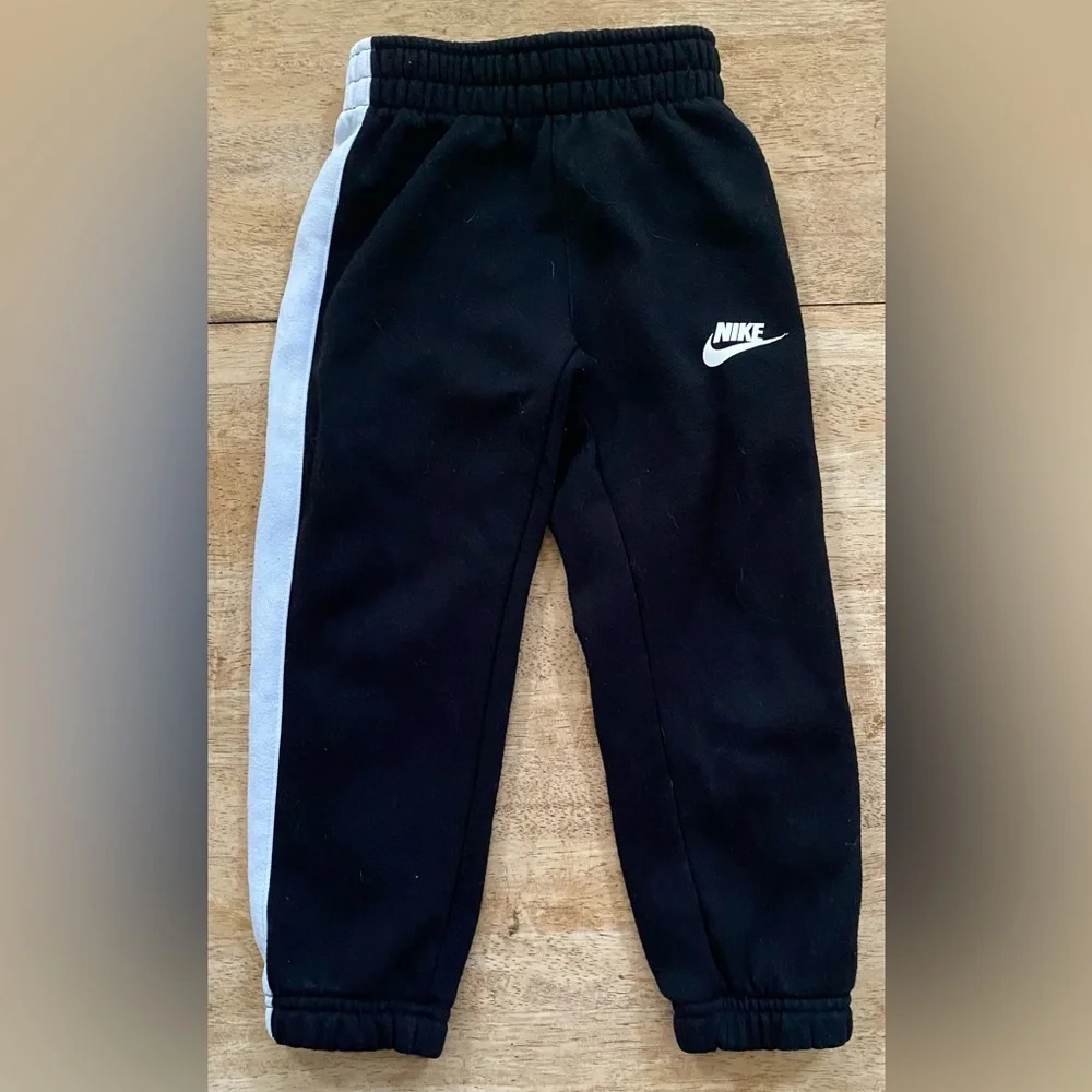Nike Boy’s‎ Sz 4T Black/White Logo Fleece Jogging Set